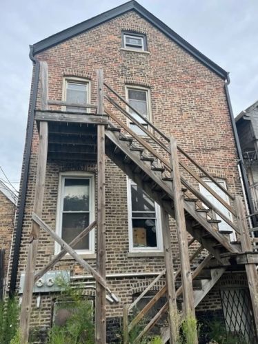 2323 Seeley Ave, Chicago IL 60636-4310 exterior