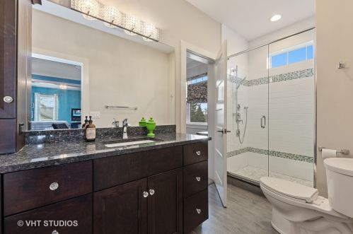 111 Clinton Ave, Elmhurst IL 60126-2906 exterior