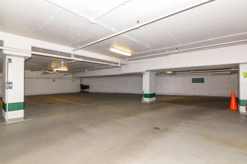 929 Astor St, Milwaukee WI  53202-3420 exterior