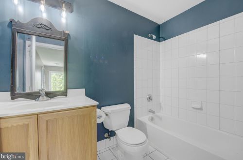 5 Cobblestone Ct, Columbus NJ 08022-1969 exterior