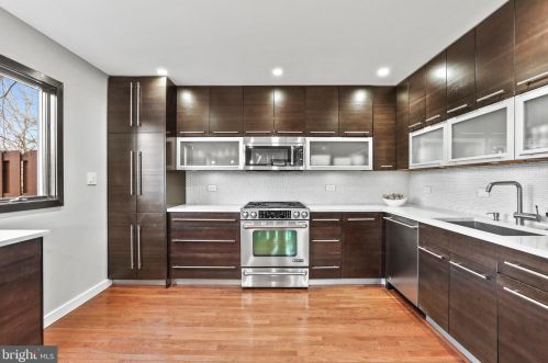 7 Hanover Ct, Princeton NJ 08540-7067 exterior