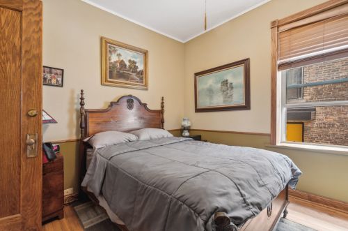 2612 Agatite Ave, Chicago IL 60625-7076 exterior