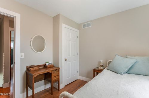 1758 Starr View Ln, Middlevle MI 49333-8061 exterior