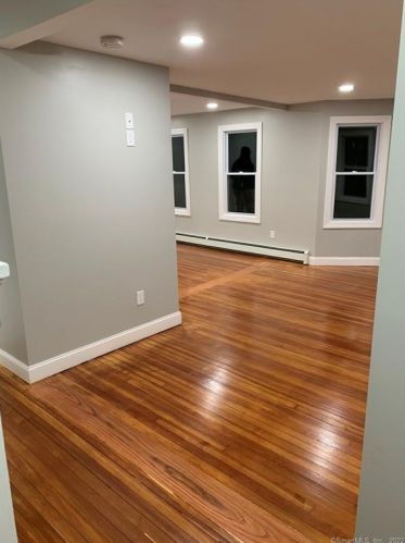 43 Clintonville Rd, North Haven CT 06473-2814 exterior