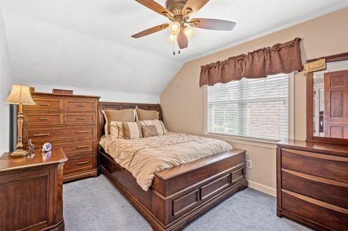 176 Columbia Dr, Pittsburgh PA 15236-4429 exterior