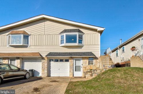 8314 Dorcas St, Philadelphia, PA 19152-2258