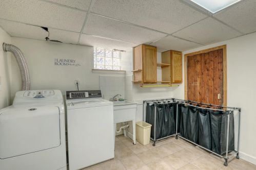 2338 61, Milwaukee WI 53219-2135 exterior