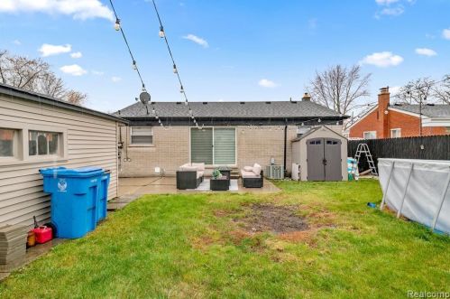 6126 Cambourne Rd, Dearborn Heights MI 48127-3916 exterior