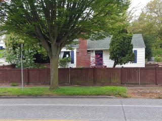 8471 35th Ave, Seattle WA  98115-4818 exterior