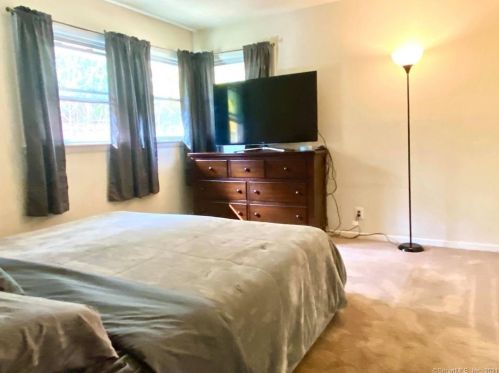 44 Ridgeland Rd, Wallingford CT 06492-2933 exterior