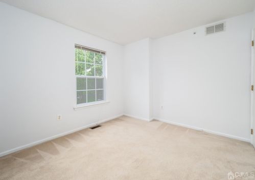 91 Inverness Dr, Edison NJ 08820-4654 exterior