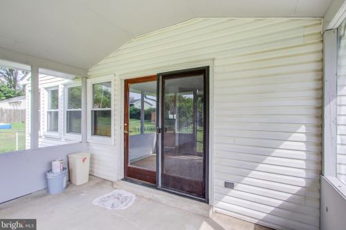 215 Highland Ave, Rockville MD  20850-4136 exterior