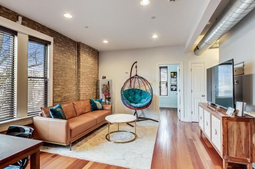 1954 Newport Ave, Chicago, IL 60657-1026