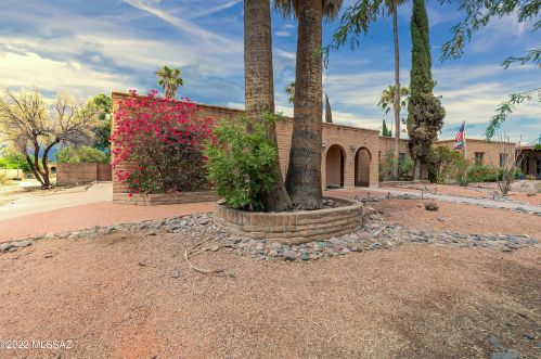 9151 Deer Trl Cir, Tucson AZ 85710-8034 exterior