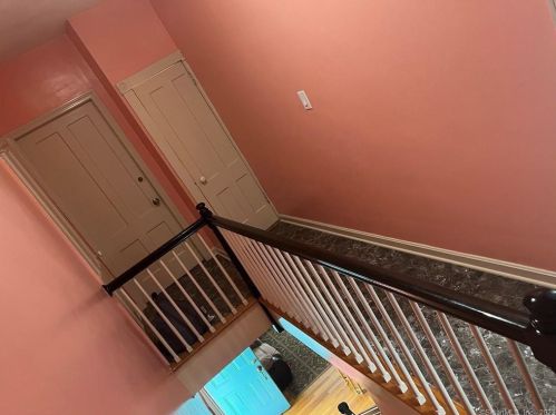 41 Loomis Ave, Windsor CT  06095-2804 exterior