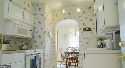 22 Lincoln Dr, Hanover PA 17331-4906 exterior