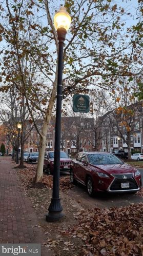 5082 Donovan Dr, Alexandria VA 22304-7755 exterior