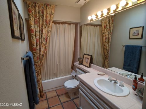 65450 Rolling Hills Dr, Tucson AZ 85739-3031 exterior