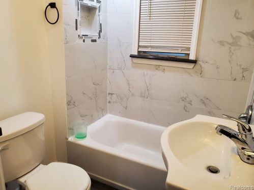 18033 Hanna St, Melvindale MI  48122-1422 exterior