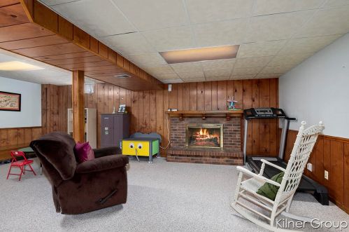 1721 Weymouth Dr, Grand Rapids MI 49508-3711 exterior