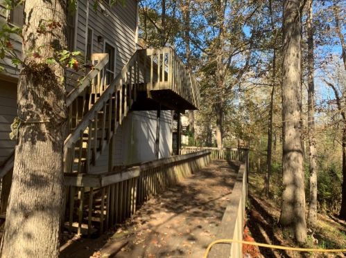 1800 Meadowchase Ct, Lithonia, GA 30078-6670