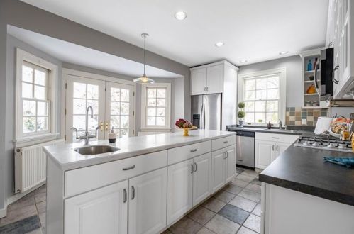 4305 Centre Ave, Pittsburgh PA 15213-1452 exterior