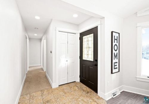 829 Cherie Ln, Duluth MN 55803-2182 exterior