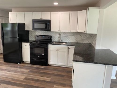 9922 Westnedge Ave, Kalamazoo MI  49002-6857 exterior