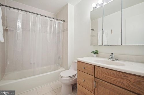 862 New Mark Esplanade, Rockville MD 20850-2736 exterior