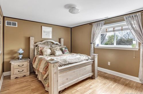 19 Cornwall Rd, Norwalk CT 06850-1807 exterior