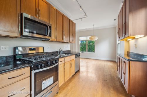 921 40th St, Chicago IL 60653-2979 exterior