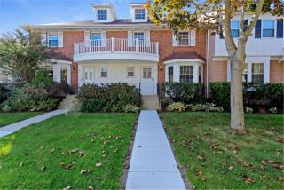 93 Summit Way, Syosset, NY 11791-4307