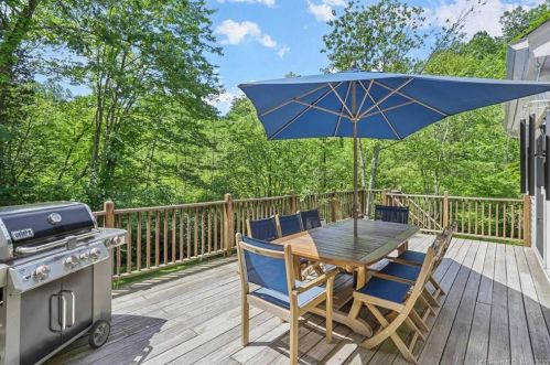 67 Ritch Dr, Ridgefield CT 06877-2815 exterior