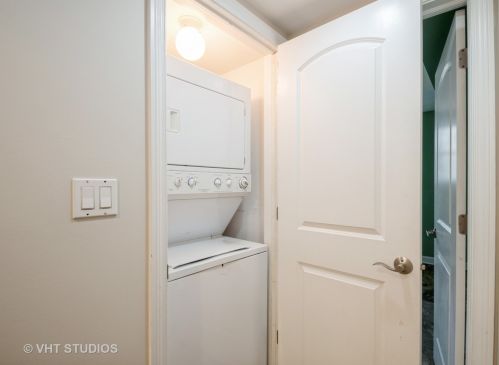 3914 Bernard St, Chicago IL 60618-3227 exterior