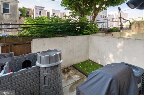 1924 Manton St, Philadelphia PA 19146-3811 exterior