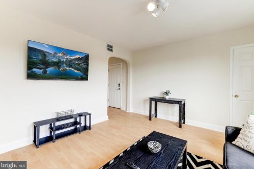 916 19 St, Washington DC 20002-4085 exterior