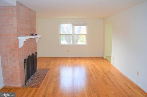 27 Abingdon St, Arlington VA  22204-1328 exterior