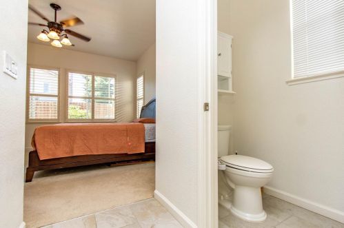 1072 Bennington Ave, Turlock CA  95382-0555 exterior