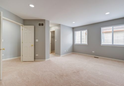 6 Augusta Dr, Streamwood IL 60107-1290 exterior