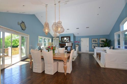 151 Allston Ave, Middletown RI 02842-5803 exterior