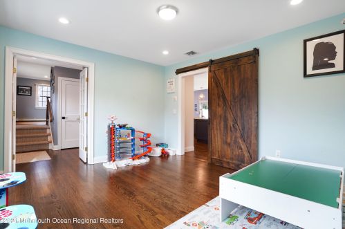 30 Cardinal Rd, Middletown NJ 07748-3262 exterior