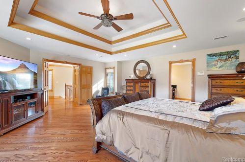 2384 Pebble Crk Dr, Rochester MI 48363-2228 exterior