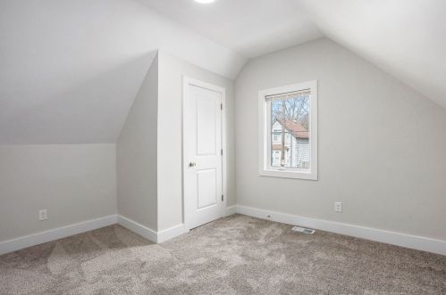 1130 Courtney St, Grand Rapids MI 49504-3005 exterior