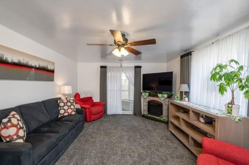 496 Lougeay Rd, Pittsburgh PA 15235-4505 exterior