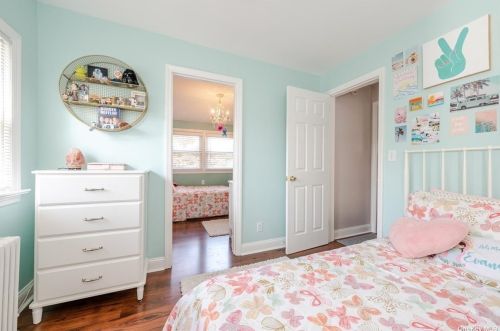 151 Gordon Rd, Valley Stream NY 11581-2108 exterior