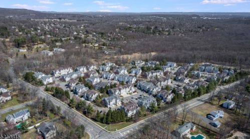 40 Wildflower Ln, Morristown NJ 07960-2768 exterior