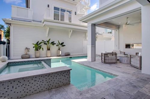 878 10th Ave, Naples, FL 34102-8208