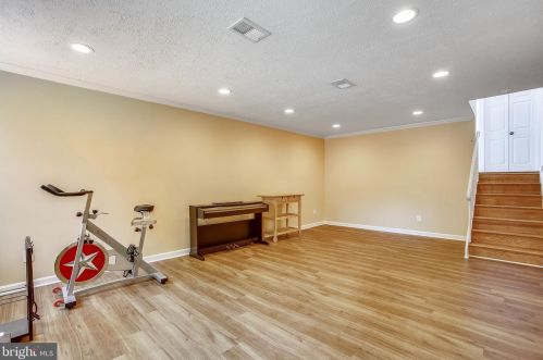 2232 Candlewood Dr, Alexandria VA 22308-1507 exterior