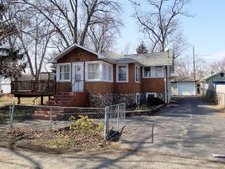 34928 Rock Island St, Volo, IL 60041-9517