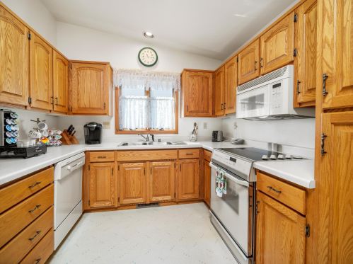 2416 Paul Rd, Manitowoc WI 54220-1183 exterior